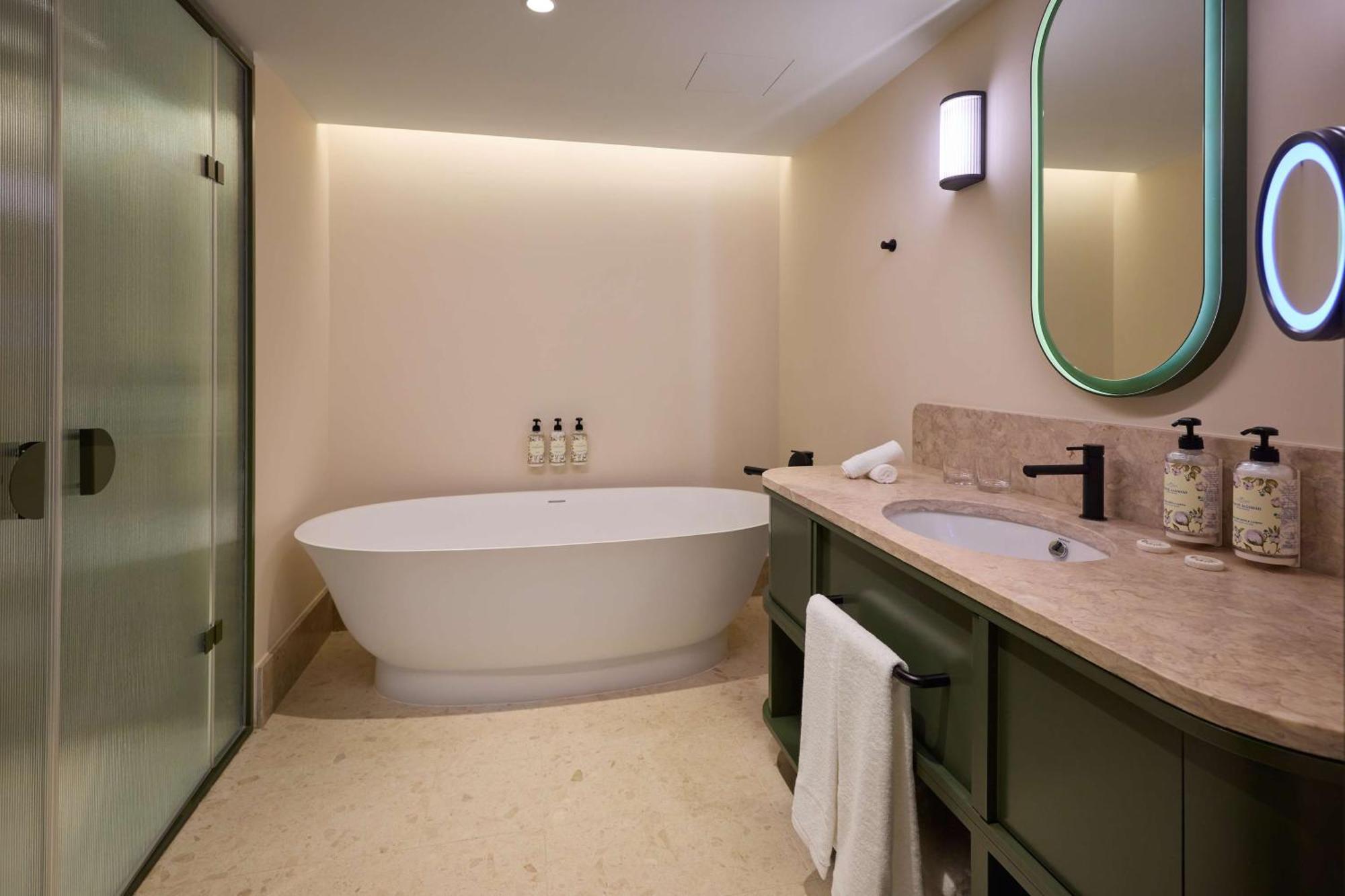 Duo Hotel Lisbon, Curio Collection By Hilton Exterior photo